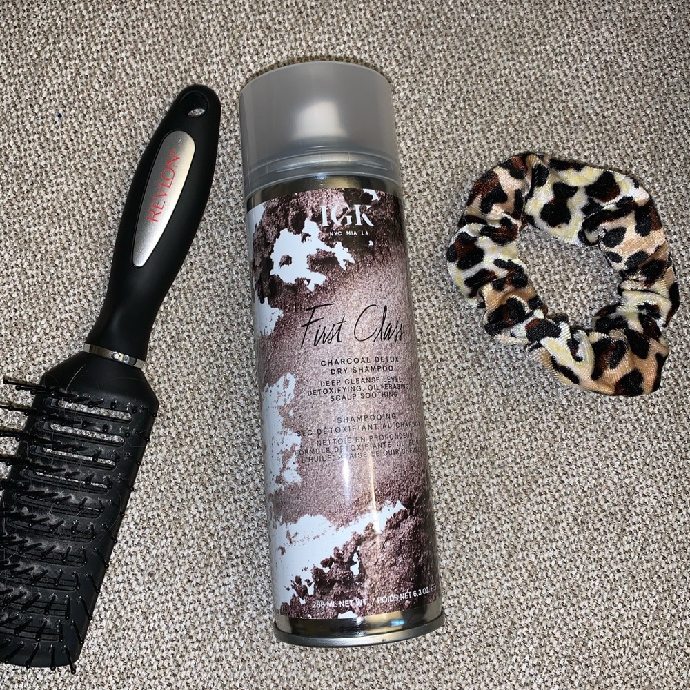 IGK charcoal detox dry shampoo